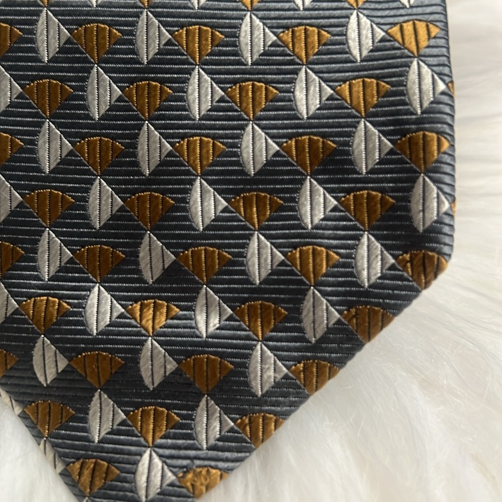 Claiborne 100%‎ Silk Designer Tie Gray Geometric Business Casual Retro Necktie - Picture 9 of 9
